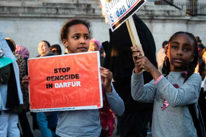 Children holding signs at a protest against Darfur genocide