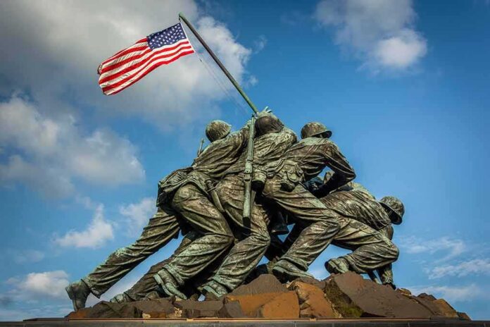 Marine Corps War Memorial with soldiers raising a U.S. flag